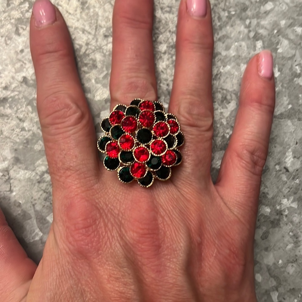 Red and green stretch ring